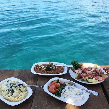 ホテル Uzum Tatil Evi 3*