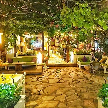 Uzum Tatil Evi ホテル 3*