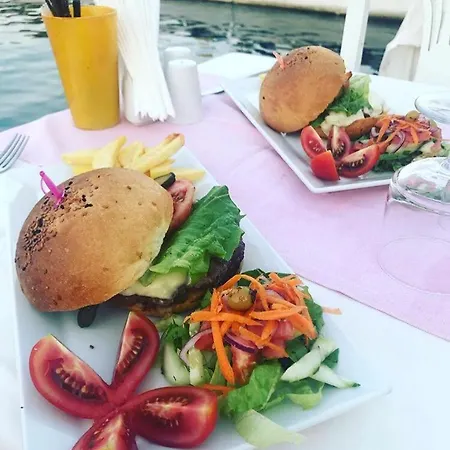 Szálloda Uzum Tatil Evi 3*