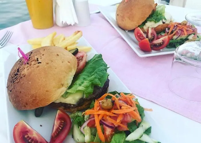 Ξενοδοχείο Uzum Tatil Evi 3*