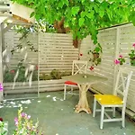 Hotel Uzum Tatil Evi 3*